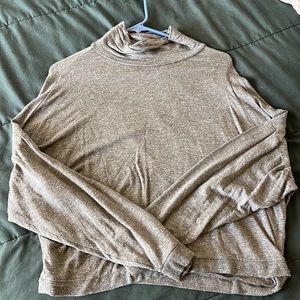 Express winged, baggy turtle neck. Grey with silver sparkles. Size S/M
